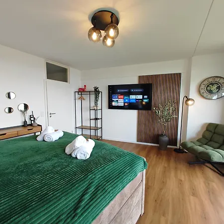 Design-Apartment I Hotelturm Augsburg I Etage 21 I Boxspring I Ausblick
