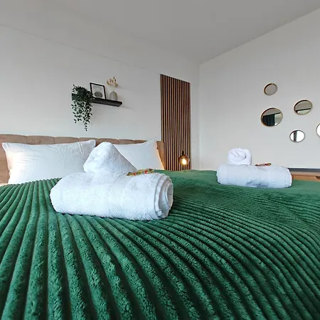 Design-Apartment I Hotelturm Augsburg I Etage 21 I Boxspring I Ausblick 奥格斯堡